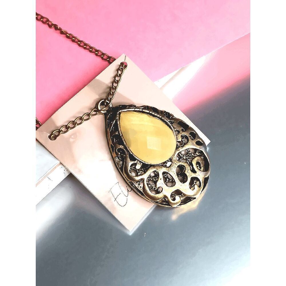 *Clearance* Ladies Vintage Teardrop Necklace - Picture 4 of 5